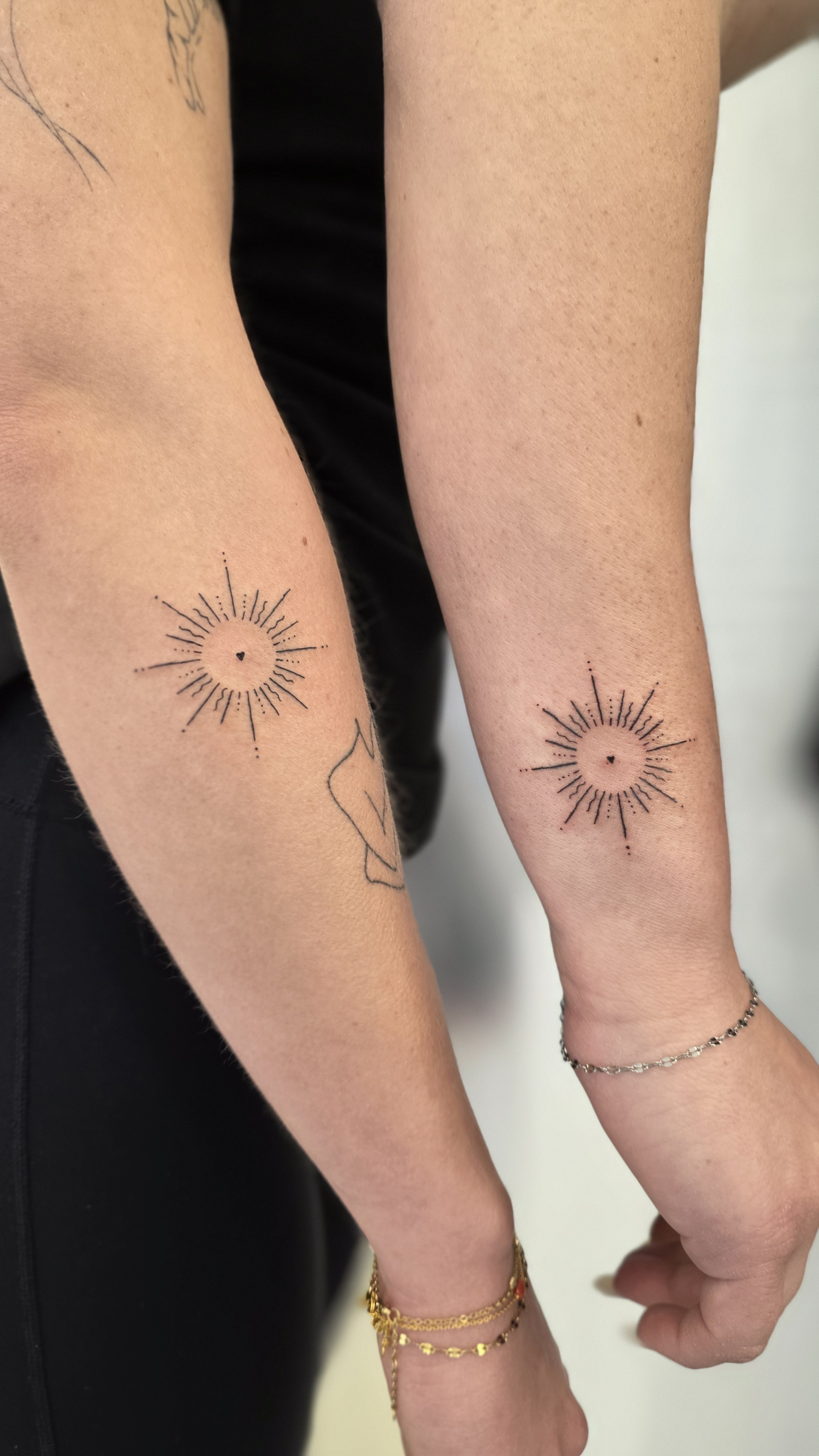 Fineline und Micro Realism Tattoos von Charlotte
