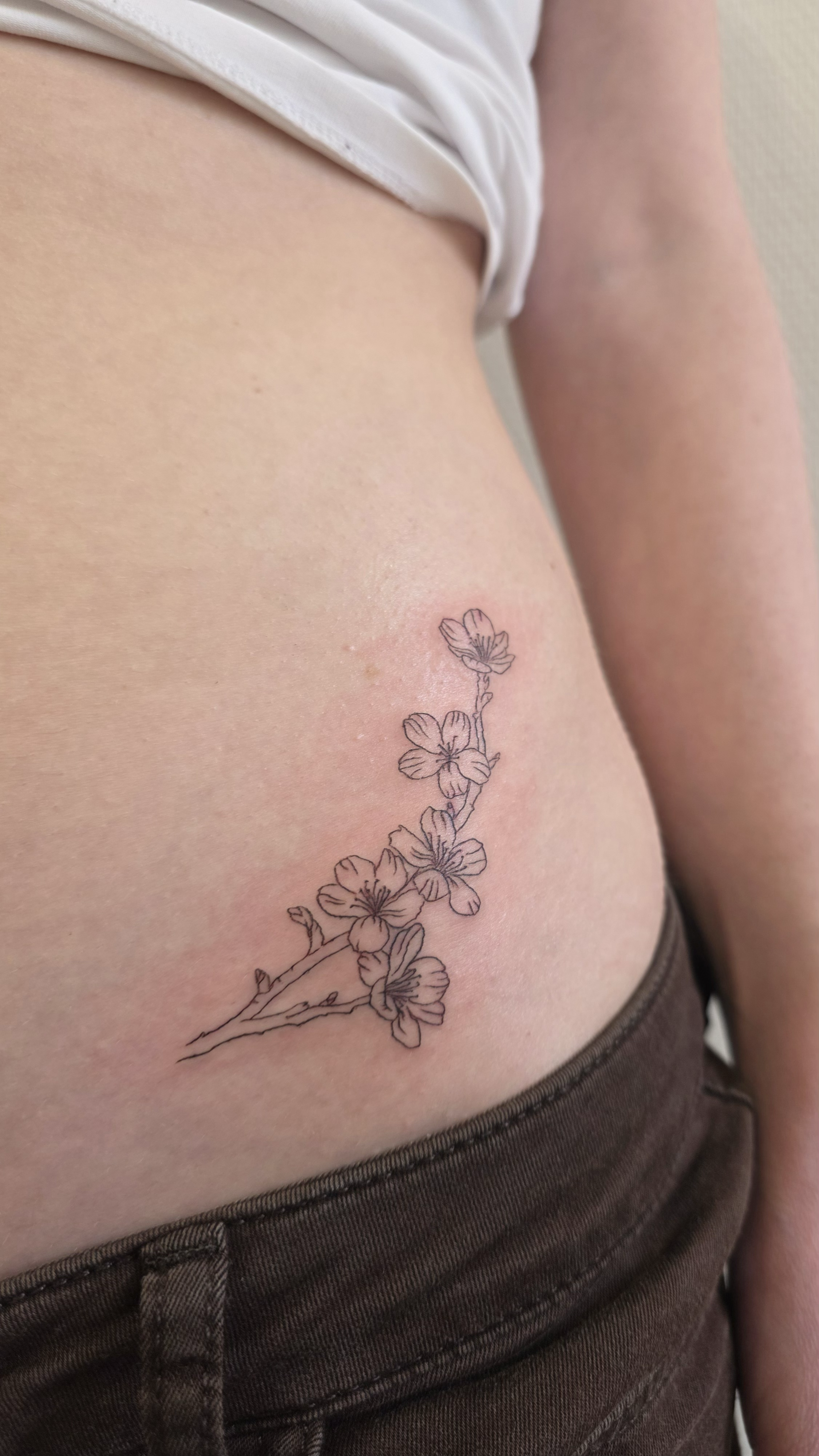 Fineline und Micro Realism Tattoos von Charlotte