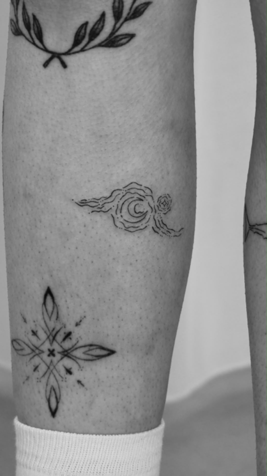 Fineline und Micro Realism Tattoos von Mariah