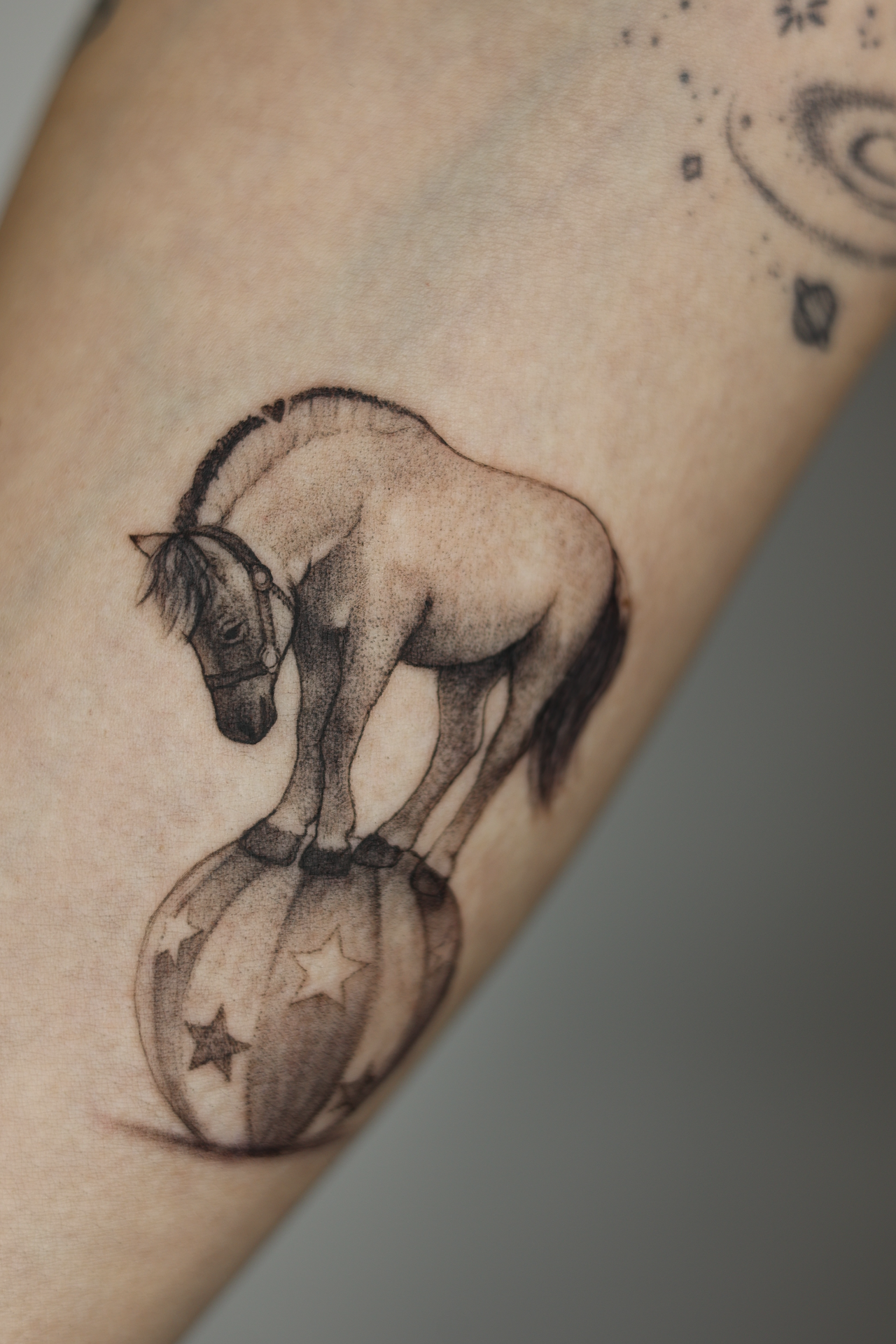 Fineline Tattoomotive von Inkara Tattoo