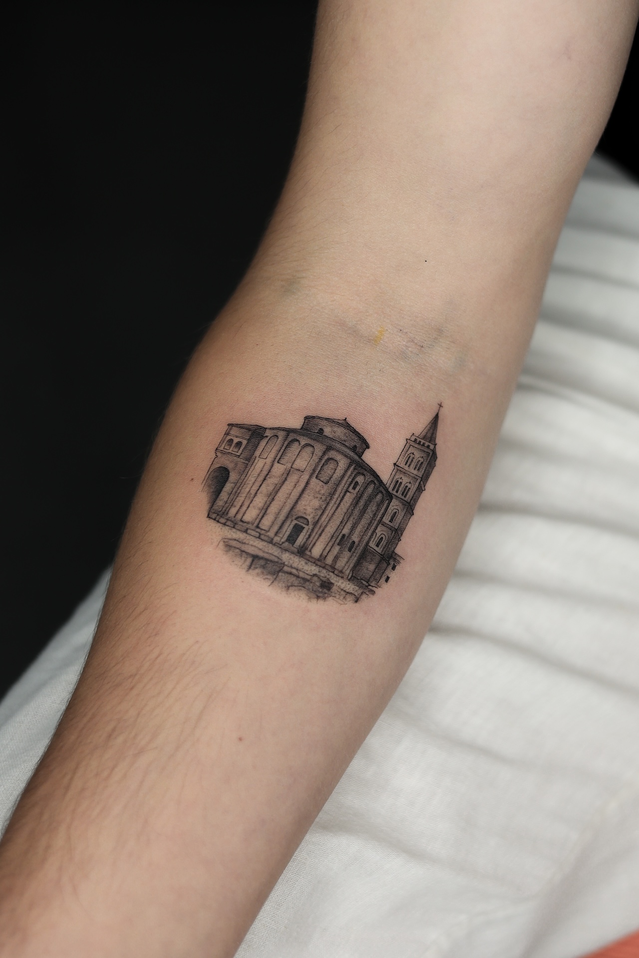 Fineline Tattoomotive von Inkara Tattoo