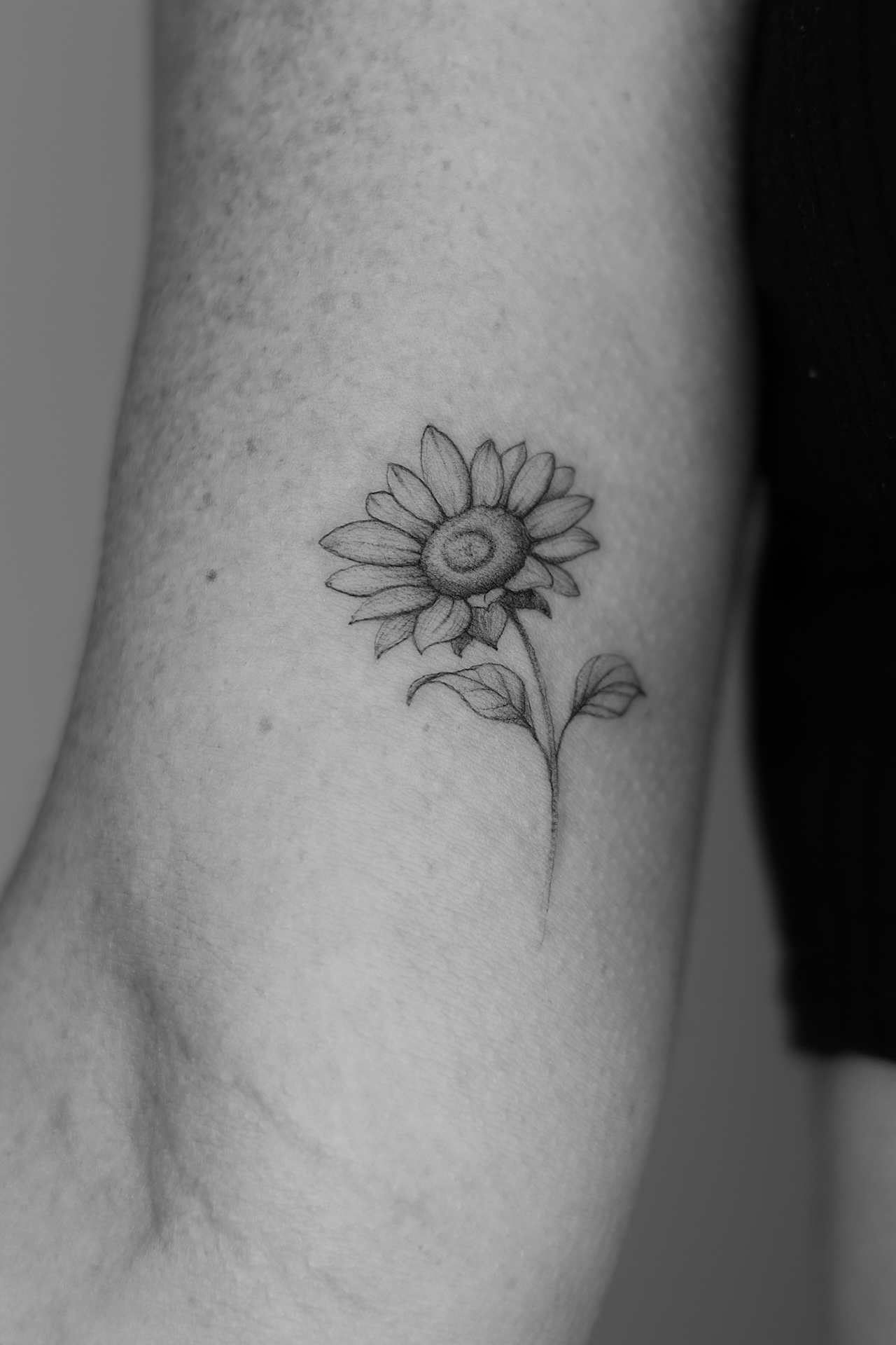 Fineline Tattoomotive von Inkara Tattoo